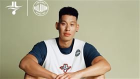 延續第一波聯名的設計理念採用了象徵林書豪的LINSANITY與NO.17背號設計。（圖／品牌業者提供）