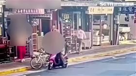 北市程翁佯裝購買泡茶椅，卻趁機竊走抽屜的錢包。（圖／翻攝畫面）