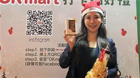 OKmart看好即食即飲需求，在新北耶誕城開設快閃店，並首度開賣鮮食聯名「三峽金牛角」、「美式黃金熱狗」。（圖／超商業者提供）