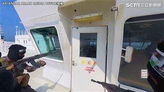 蒙面攻入駕駛艙　葉門叛軍公開挾持直擊片