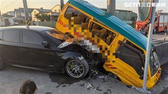 娃娃車遭撞掉排水溝11傷　5歲女童拋車外