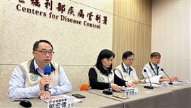 疾管署主任郭宏偉說明登革熱疫情。（圖／記者簡浩正攝影）