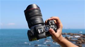 RF10-20mm F4 L IS STM 為專業攝影師、影片創作者及進階攝影玩家帶來更輕巧及高品質的鏡頭選擇，無論在極狹窄空間拍攝，或拍攝宏偉建築、壯麗風景及天文攝影等皆游刃有餘。