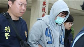  警方訊後將班霸、柯旻豪、邱繼緯、黃鉉閔、邱忠博、陳品銓、黃品瑄等7人移送士林地檢署複訊。（圖／記者邱榮吉攝影）