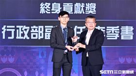 ▲中華職棒34年頒獎典禮，行政部副主任李季書獲得終生貢獻獎。（圖／記者劉彥池攝影）