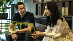 張孝全客串演出《車頂上的玄天上帝》，和林依晨有一段情緣。（圖／甲上娛樂提供）