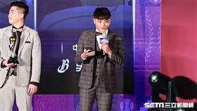 ▲中華職棒34年頒獎典禮，中信兄弟投手吳俊偉拿下中繼王。（圖／記者劉彥池攝影）