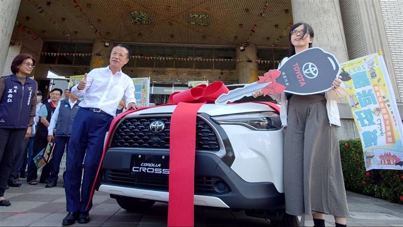 嘉義女工程師不舒服去買藥　竟爽中一輛車