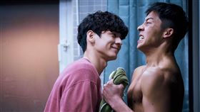 「鬼家人」8月Netflix全球上架  陪觀眾過鬼月由演員許光漢（右）與林柏宏（左）主演的電影「關於我和鬼變成家人的那件事」，將於8月10日在Netflix全球上架，陪觀眾度鬼月。（Netflix提供）中央社記者王心妤傳真  112年7月14日