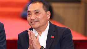 新北義消總隊救護大隊週年慶  侯友宜出席（2）國民黨總統參選人侯友宜（圖）21日晚間到新北市新莊區出席「新北市義勇消防總隊救護大隊第24屆週年慶」，感謝義消人員總是在第一線守護民眾的生命。中央社記者王騰毅攝  112年11月21日