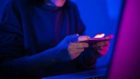 大陸一名丈夫玩手遊成癮，讓妻兒喪命。（示意圖／翻攝自pixabay）