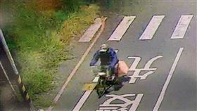 台南市黃姓男子不滿宮廟前廚餘遭同是養禽人家的鄭女搶收，9月下旬先偷了對方4隻雞下肚；11月中旬再連偷4隻雞鴨，卻被監視器拍到