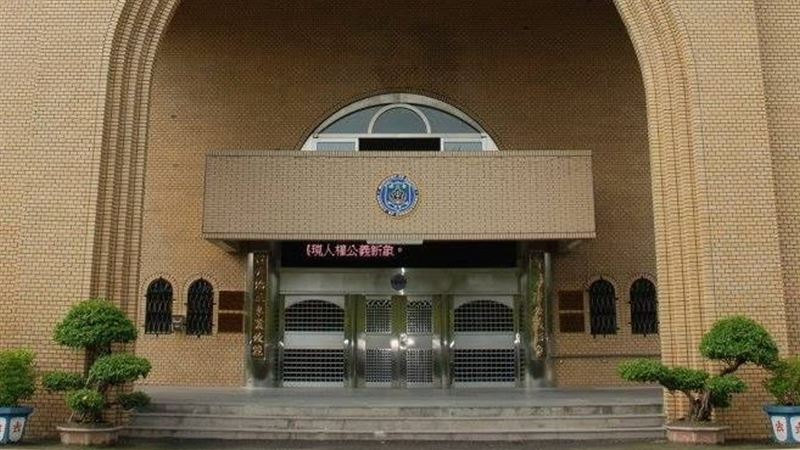 台灣巴菲特入獄養傳令兵　監管收賄遭撤職