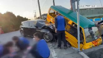 娃娃車遭撞　女童「至今未哭」創傷後靜默