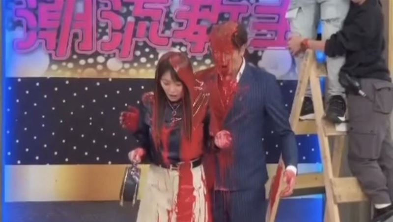 天道渣男劈腿遭潑紅漆　小三拍戲委屈爆哭