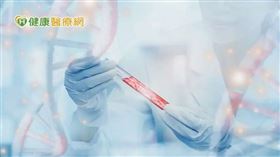 這幾年國際間透過次世代基因定序找到更多基因檢測，再結合染色體分析等方式，指引臨床醫師給予患者更適合的治療，在患者預後也會產生明顯改善。