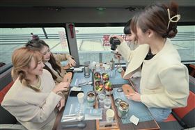 家樂福跨界臺北市雙層餐車　首次打造期間限定【英倫雙層餐車饗宴】（業配勿用）