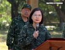 蔡英文總統今（23）日赴台中成功嶺視導義務役新兵入伍訓練接訓整備情形。（圖／記者邱榮吉攝影)