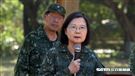 蔡英文總統今（23）日赴台中成功嶺視導義務役新兵入伍訓練接訓整備情形。（圖／記者邱榮吉攝影)