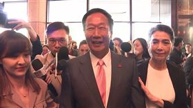 郭柯侯三方會談前夕，郭台銘、郭辦總幹事黃珊珊及侯辦幕僚、前新北市副市長謝政達謝振達幕僚等抵達君悅會場。