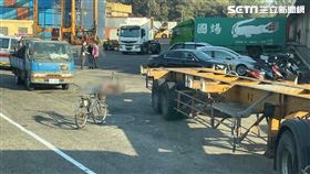 台中港一輛拖板車輾斃輪胎行補胎師傅。（圖／民眾提供）