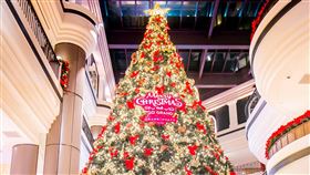 2023聖誕點燈，巨型十米高聖誕樹11月23日晚間點亮信義區幸福光芒。（圖／飯店旅宿業者提供）