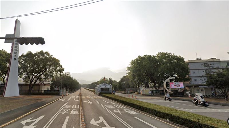 屏科大多大能飆車？一查傻眼：門口像國道