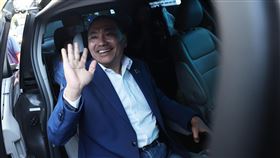 侯友宜離開馬辦赴君悅（2）藍白是否整合進入最後階段，國民黨總統參選人侯友宜（圖）23日下午從前總統馬英九辦公室離開，準備到君悅飯店與民眾黨總統參選人柯文哲、鴻海創辦人郭台銘會面。中央社記者趙世勳攝  112年11月23日