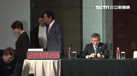 郭董尿遁消失的5分鐘去哪了?親PO一照解答