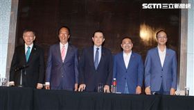 1123藍白合君悅飯店協商，侯友宜、馬英九、朱立倫出席，見柯文哲、郭台銘。（圖／記者邱榮吉攝影）