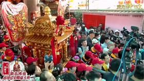 ▲葫蘆觀音佛祖起駕出發，現場人聲鼎沸（圖／寶島神很大）