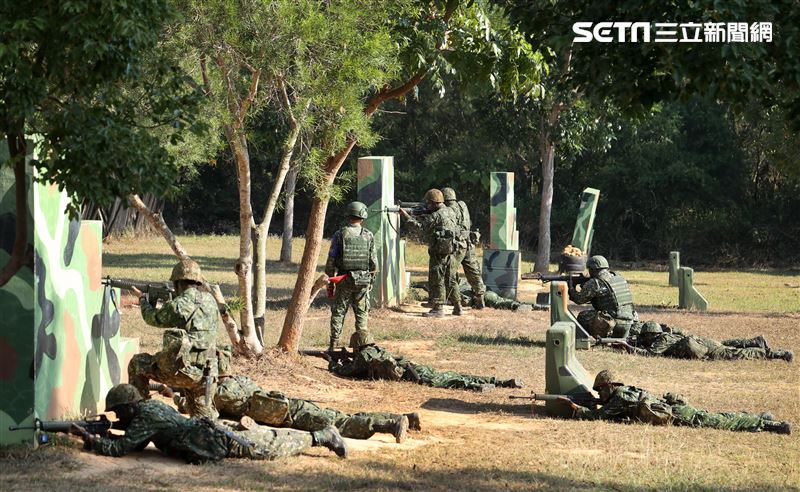 義務役新兵實施震撼教育的鑑測。（圖記者邱榮吉攝影）