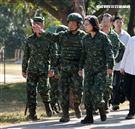 總統蔡英文視導義務役新兵入伍訓練接訓整備，新兵學員鑑測。（圖記者邱榮吉攝影）