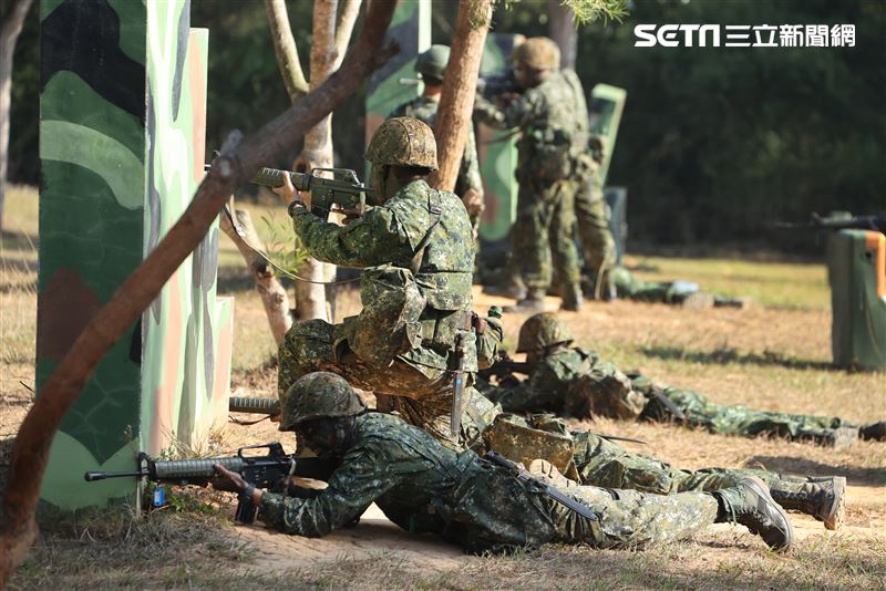 義務役新兵實施震撼教育的鑑測。（圖記者邱榮吉攝影）