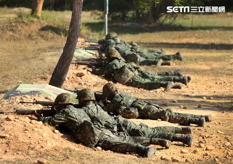 義務役新兵實施震撼教育的鑑測。（圖記者邱榮吉攝影）