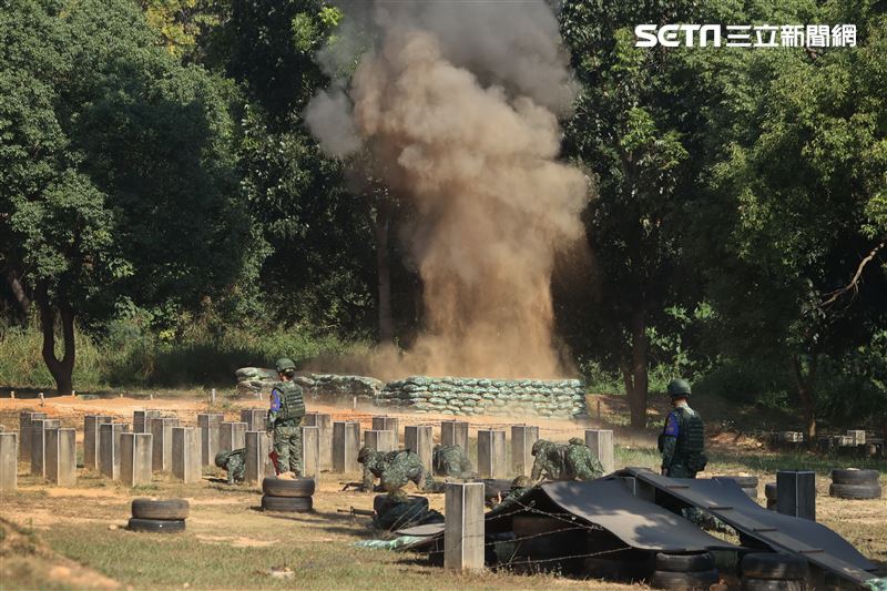 義務役新兵實施震撼教育的鑑測。（圖記者邱榮吉攝影）