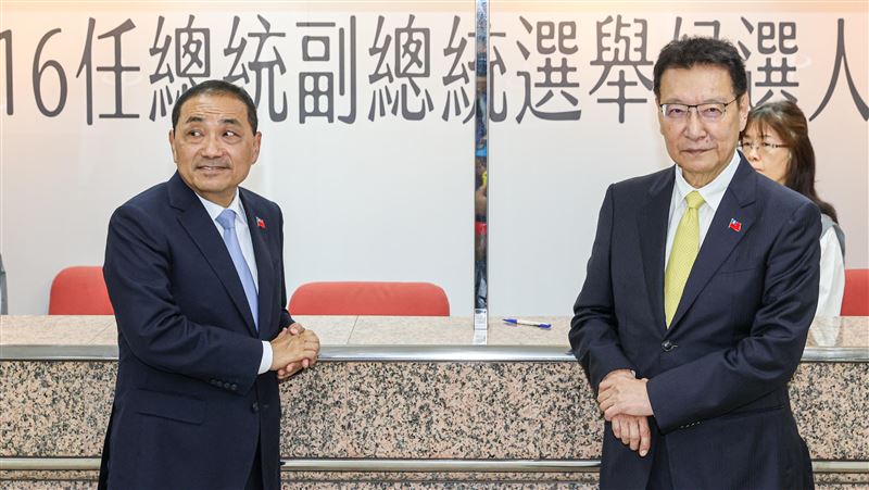 侯友宜找趙少康搭配　呱吉：比他更老更臭