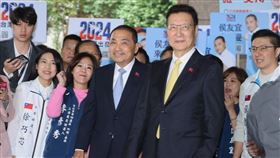 ▲侯友宜趙少康中選會登記（圖／記者邱榮吉攝影）