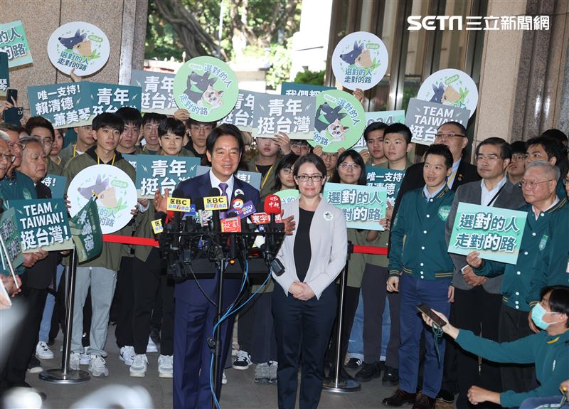 賴清德、蕭美琴中央選委會登記參選正、副總統。（圖/記者邱榮吉攝影）