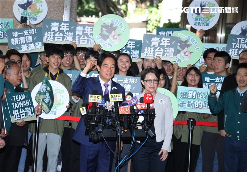 賴清德、蕭美琴中央選委會登記參選正、副總統。（圖/記者邱榮吉攝影）