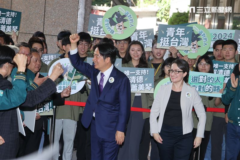 賴清德、蕭美琴中央選委會登記參選正、副總統。（圖/記者邱榮吉攝影）