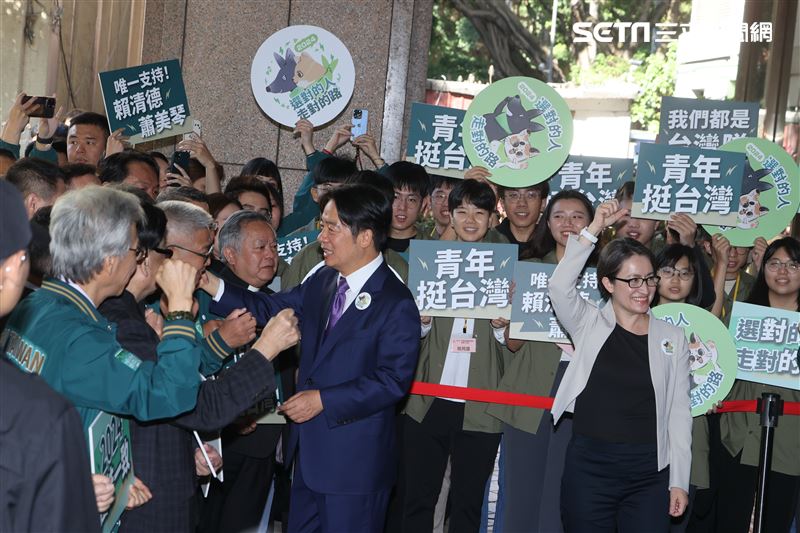賴清德、蕭美琴中央選委會登記參選正、副總統。（圖/記者邱榮吉攝影）