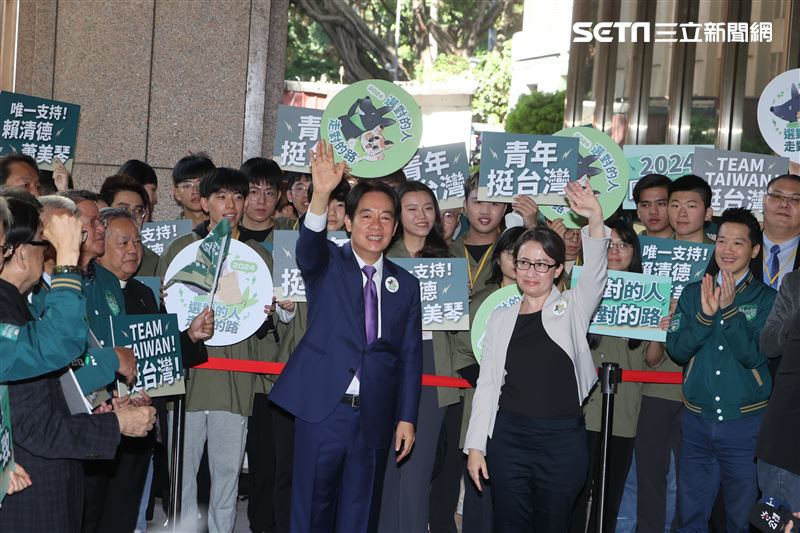 賴清德、蕭美琴中央選委會登記參選正、副總統。（圖/記者邱榮吉攝影）