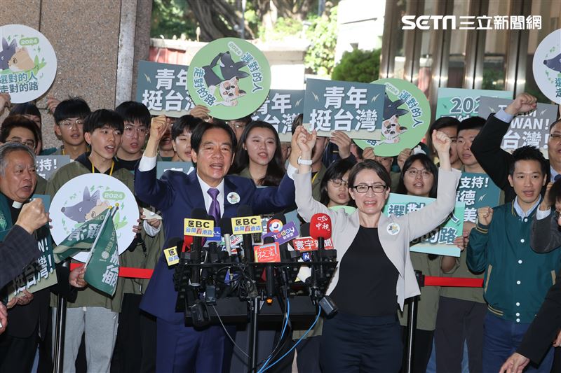 賴清德、蕭美琴中央選委會登記參選正、副總統。（圖/記者邱榮吉攝影）