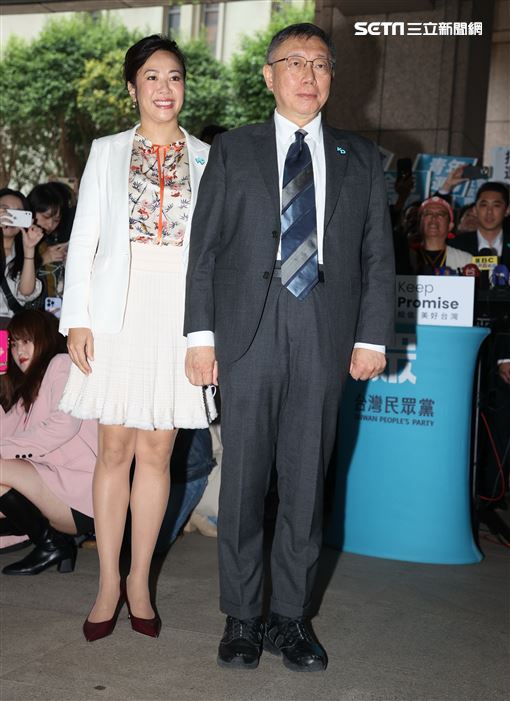 柯文哲、吳欣盈中央選委會登記參選正、副總統。（圖/記者邱榮吉攝影）