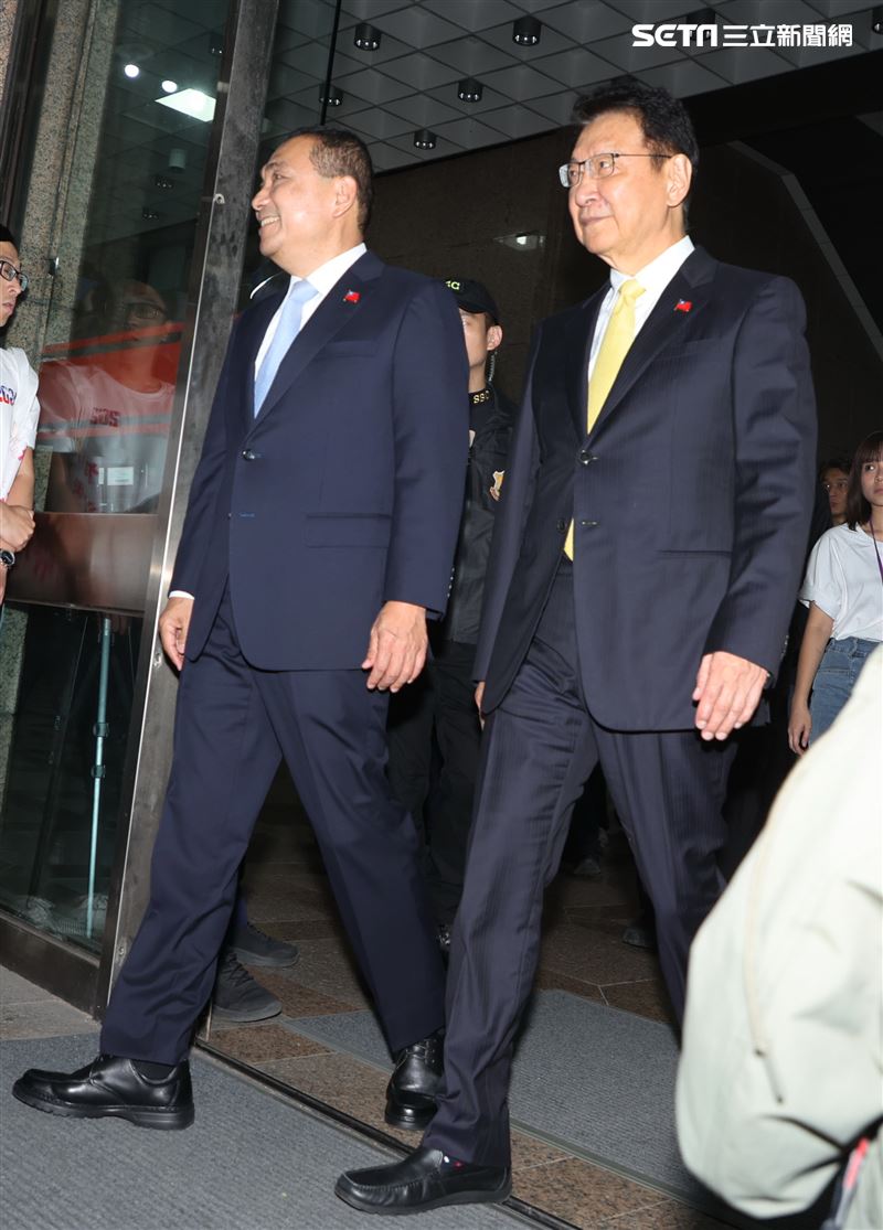侯友宜、趙少康中央選委會登記參選正、副總統。（圖/記者邱榮吉攝影）