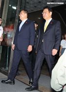 侯友宜、趙少康中央選委會登記參選正、副總統。（圖/記者邱榮吉攝影）