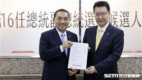 侯友宜、趙少康中央選委會登記參選正、副總統。（圖/記者邱榮吉攝影）