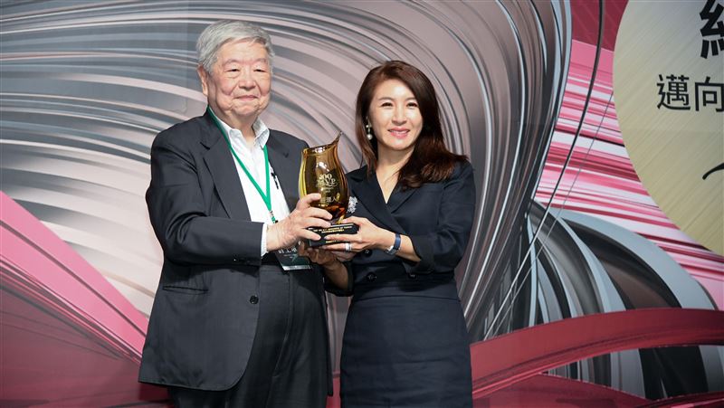 「年度100 MVP經理人」高明慧獲Super MVP