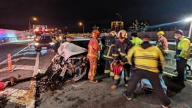 新北國道,五股交流道,自撞,分隔島,命危